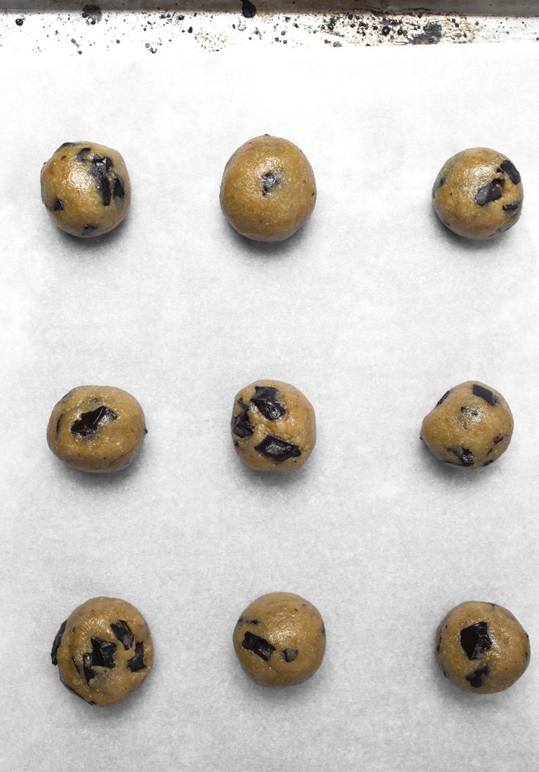 cookie balls on cookie sheet before baking