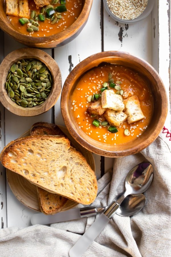 Vegan Creamy Zucchini Soup (7 Ingredients!)